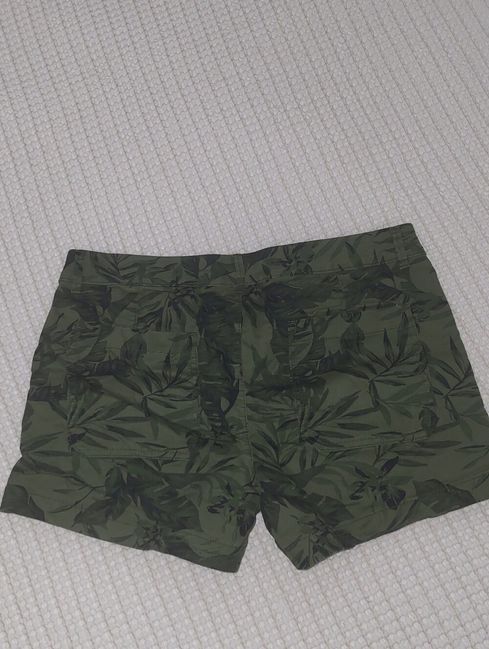 Old Navy Pixie Women's Shorts 10 Olive Tropical Palm Print Camo Streetwear - Picture 3 of 7
